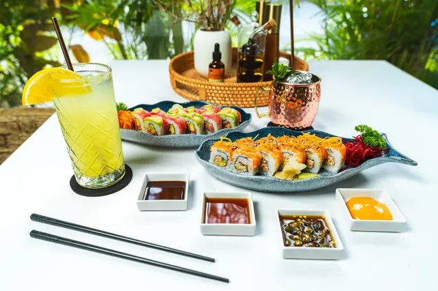 Platillos de sushi y mariscos en MERO 18