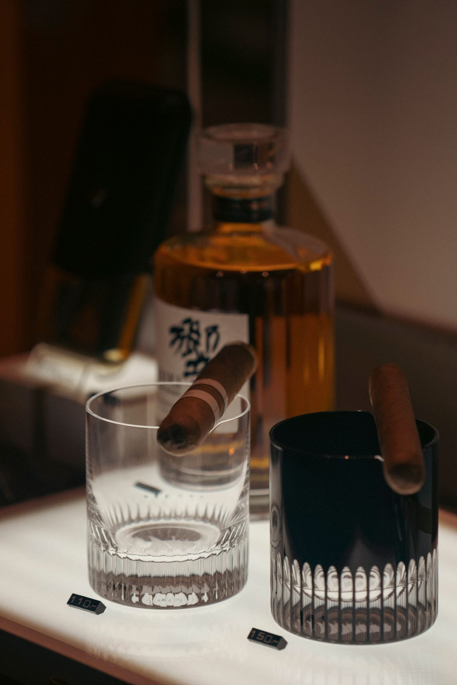 Puro y whisky en el ambiente cálido de Humo Smoke Shop